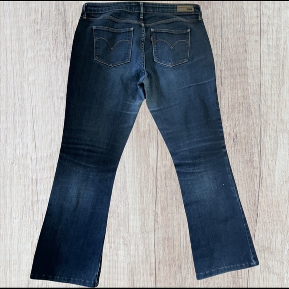 Levis Slight Curve Classic rise boot cut size 8/28 | night out date night - Picture 3 of 4